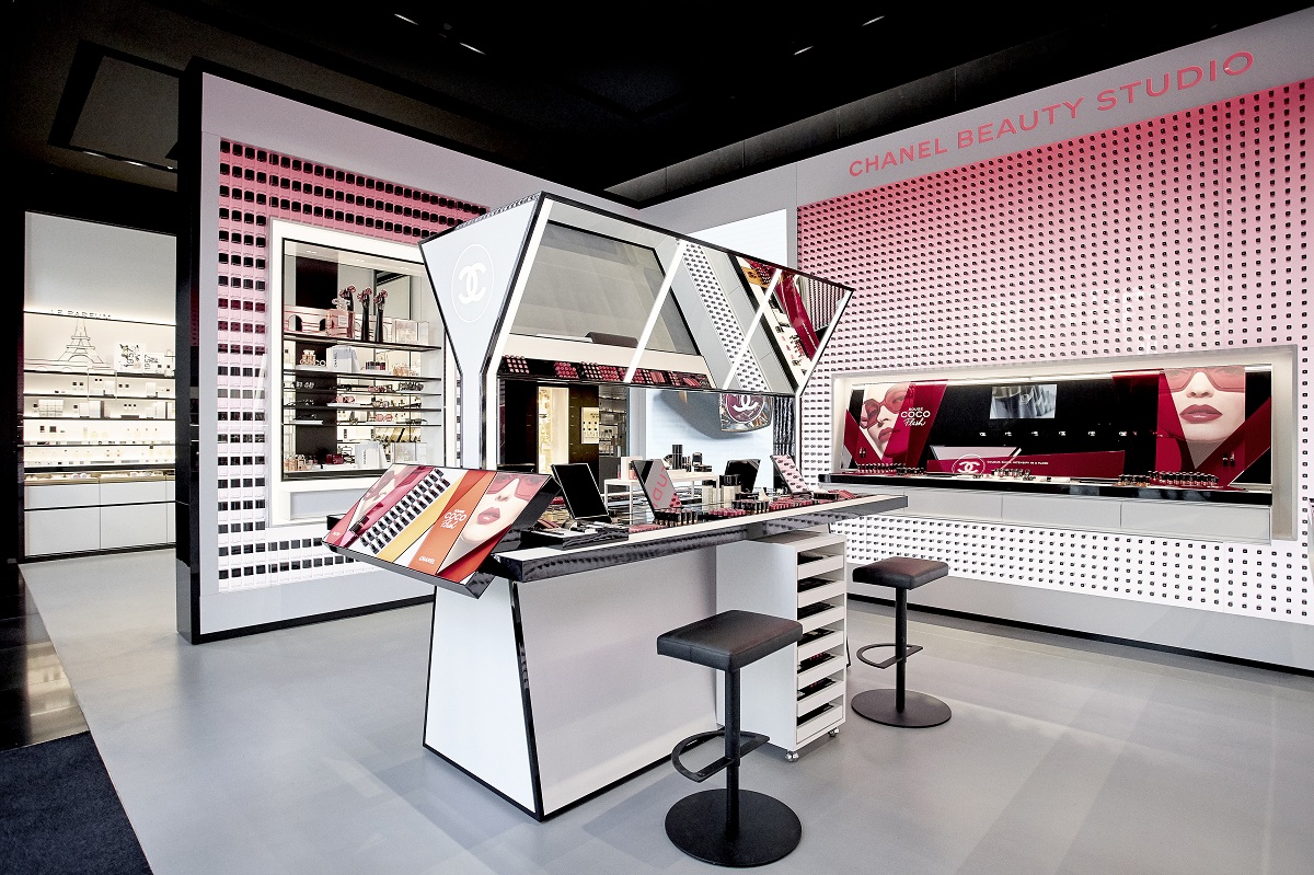 Chanel Opens a New Boutique on Champs-ÉlyséesFashionela
